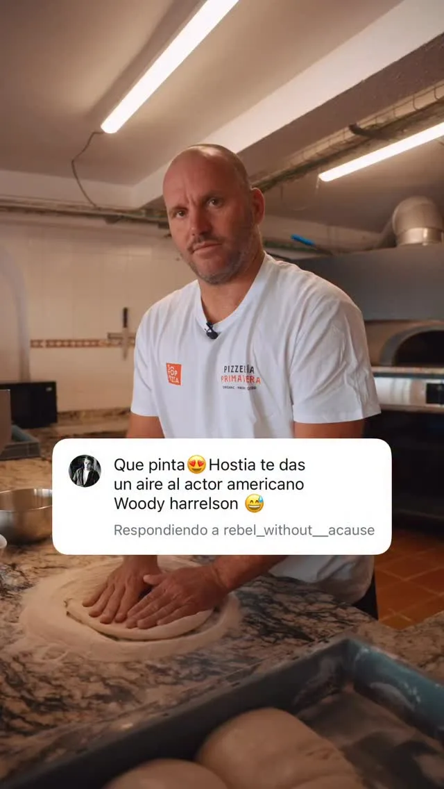 Pizza Lagarto Wey sobre base de masa madre, recién salida del horno de Pizzeria Primavera